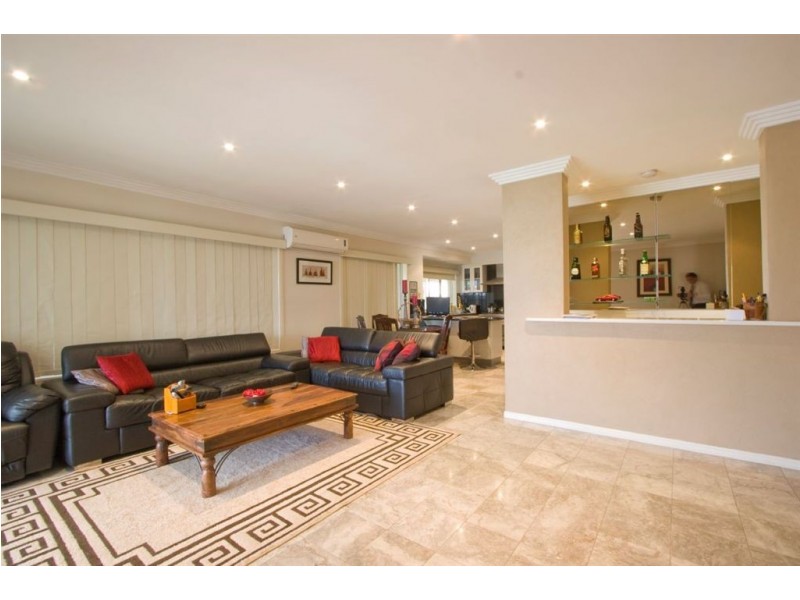 20 Darnay Road, Broadbeach Waters QLD 4218