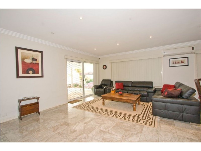 20 Darnay Road, Broadbeach Waters QLD 4218