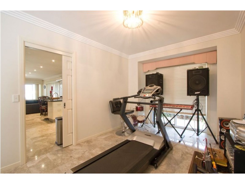 20 Darnay Road, Broadbeach Waters QLD 4218