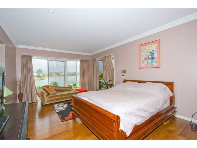 20 Darnay Road, Broadbeach Waters QLD 4218