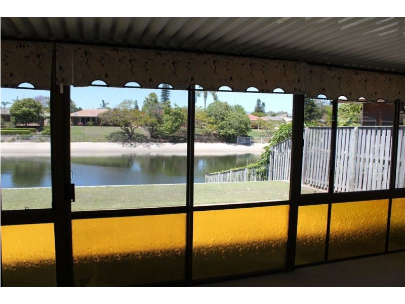 12 Bight Court, Mermaid Waters QLD 4218