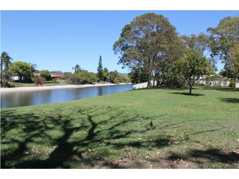 12 Bight Court, Mermaid Waters QLD 4218