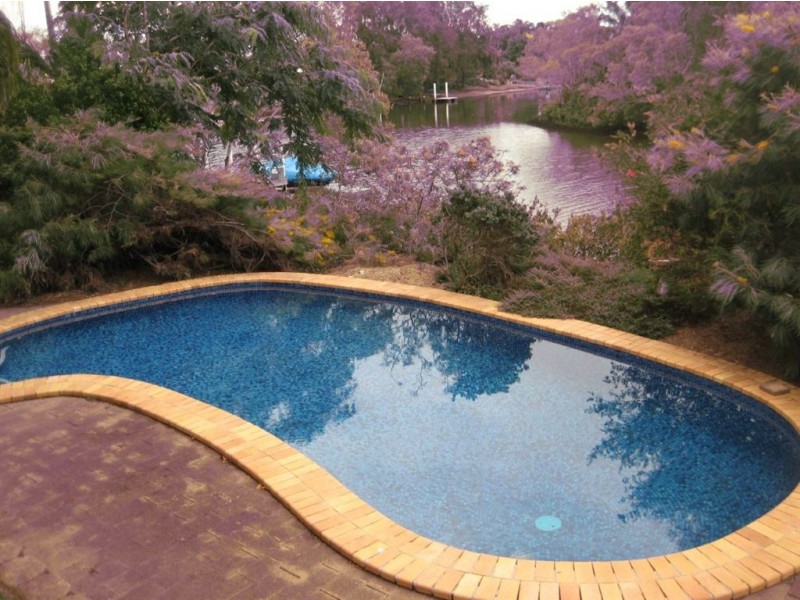 12 Carrara Road, Carrara QLD 4211