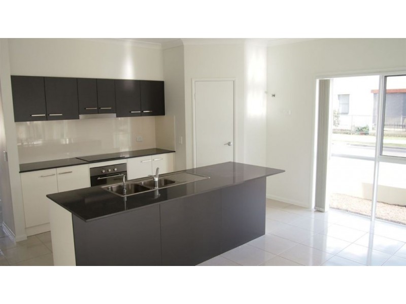 33 South Bay Drive, Varsity Lakes QLD 4227