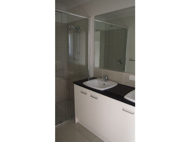 33 South Bay Drive, Varsity Lakes QLD 4227