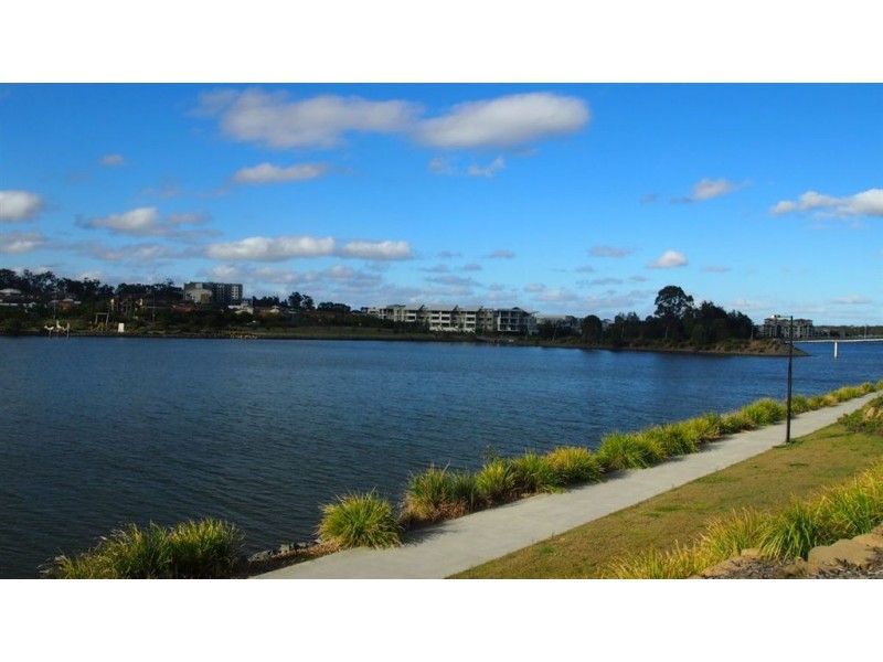 33 South Bay Drive, Varsity Lakes QLD 4227
