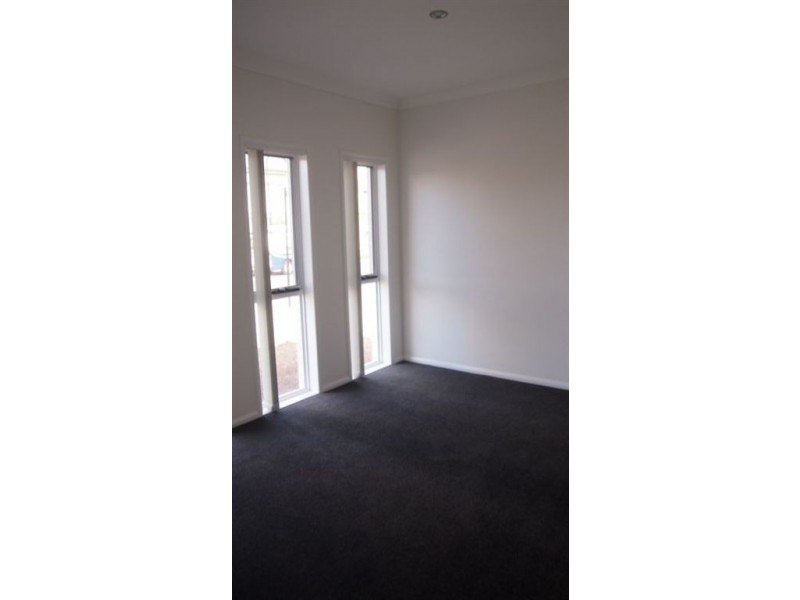 33 South Bay Drive, Varsity Lakes QLD 4227