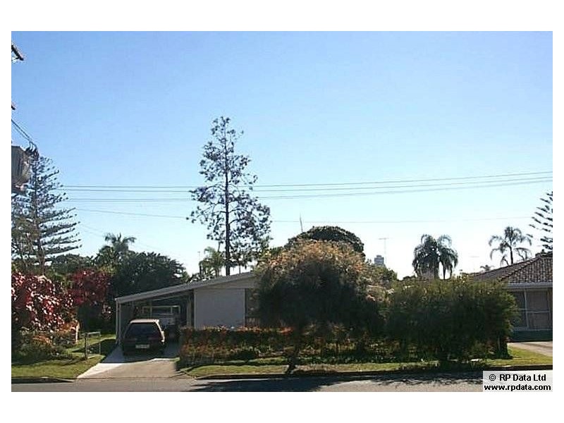 4 Naranga Ave, Broadbeach Waters QLD 4218