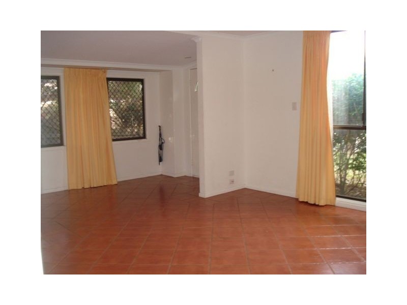 4 Naranga Ave, Broadbeach Waters QLD 4218