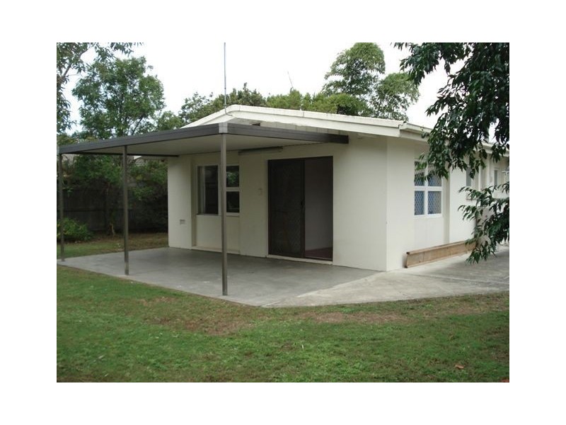 4 Naranga Ave, Broadbeach Waters QLD 4218