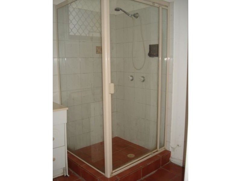 4 Naranga Ave, Broadbeach Waters QLD 4218