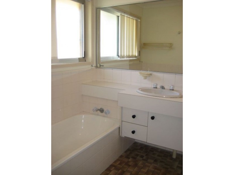 357 Rio Vista Blvd, Mermaid Waters QLD 4218