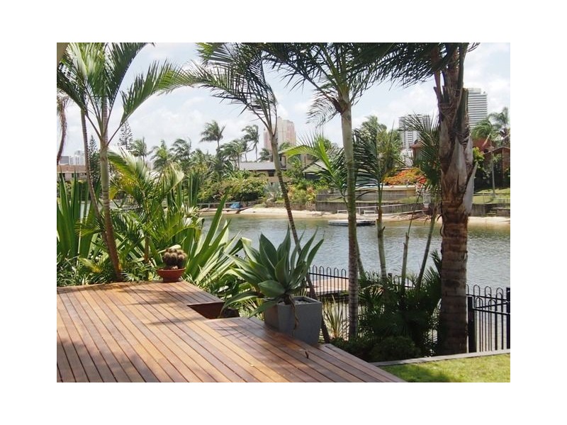 20 Maureen Court, Broadbeach Waters QLD 4218