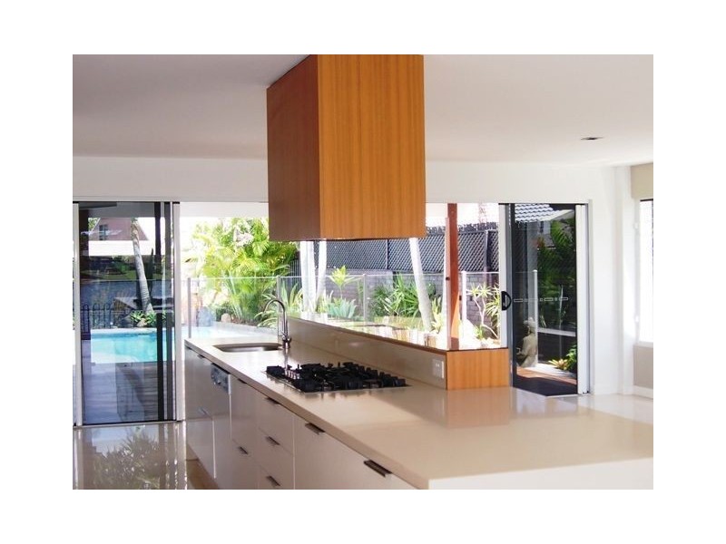 20 Maureen Court, Broadbeach Waters QLD 4218