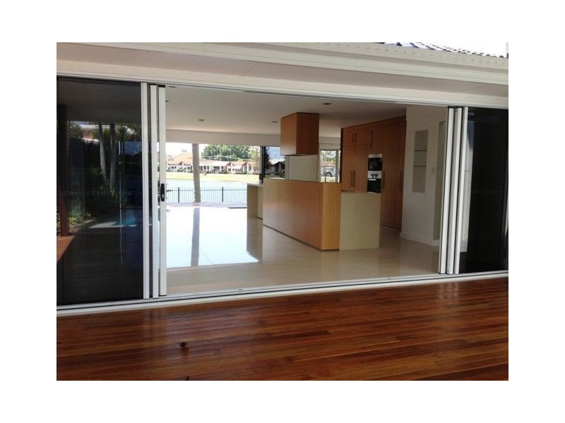 20 Maureen Court, Broadbeach Waters QLD 4218