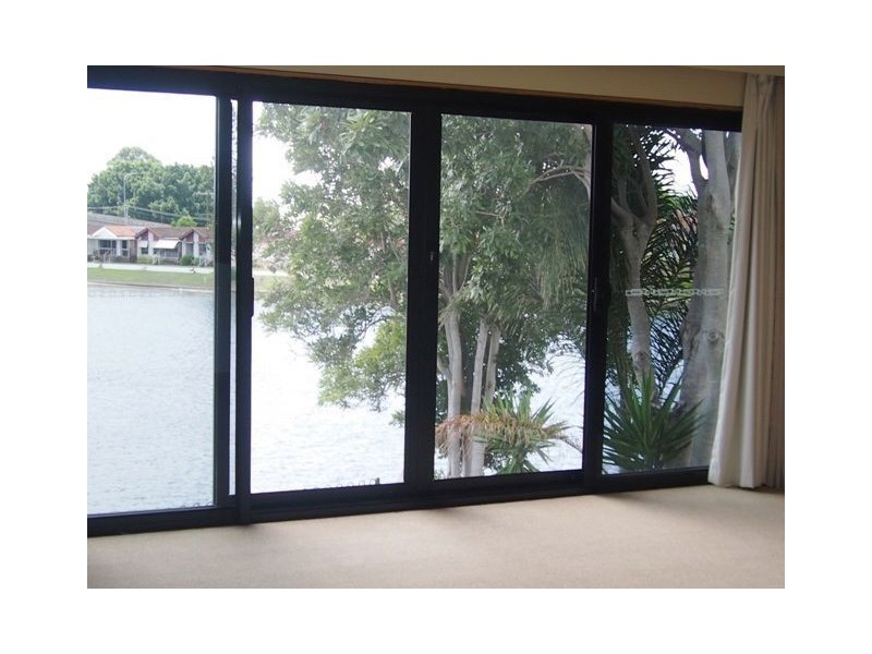 20 Maureen Court, Broadbeach Waters QLD 4218