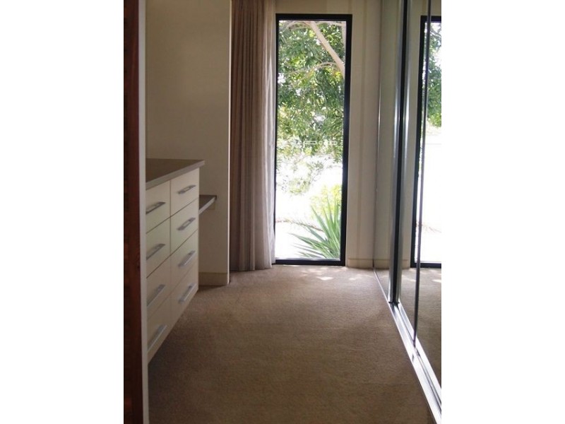 20 Maureen Court, Broadbeach Waters QLD 4218