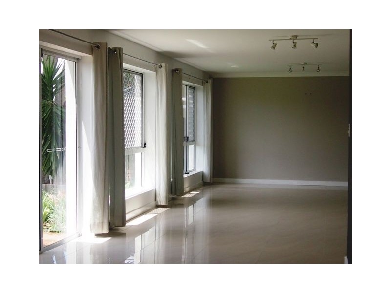 20 Maureen Court, Broadbeach Waters QLD 4218