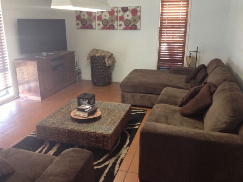 26 Saxonvale Tce, Mermaid Waters QLD 4218