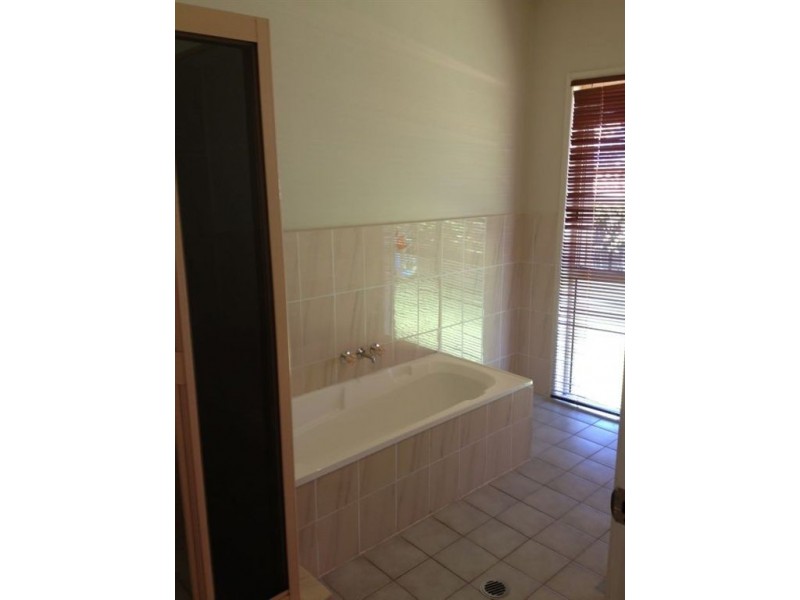 25 Bradstone Road, Carrara QLD 4211