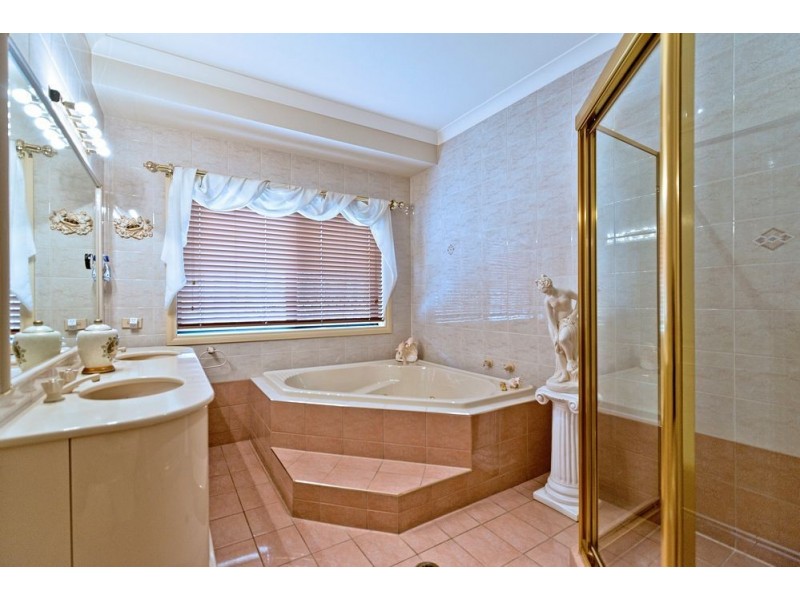 77 Port Jackson Boulevard, Clear Island Waters QLD 4226