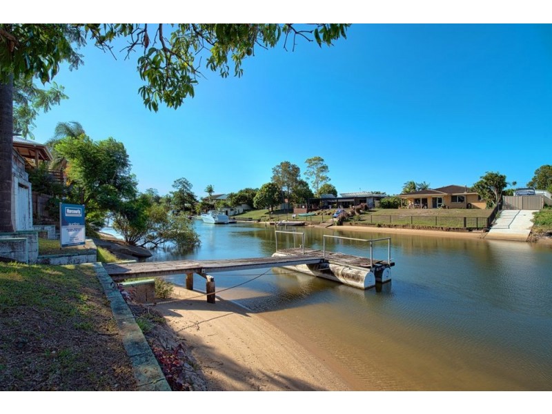 35 Kalimna Drive, Broadbeach Waters QLD 4218