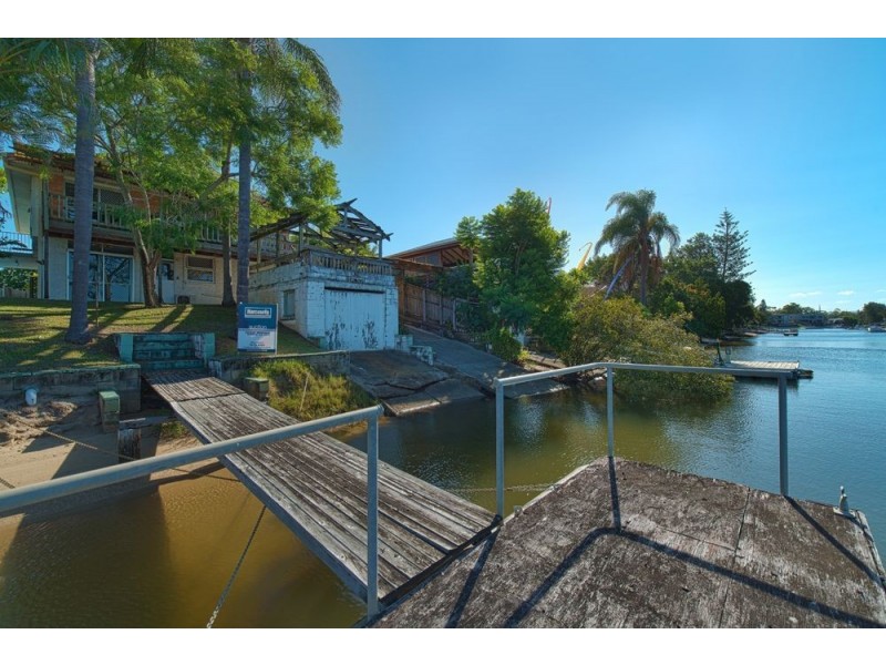 35 Kalimna Drive, Broadbeach Waters QLD 4218