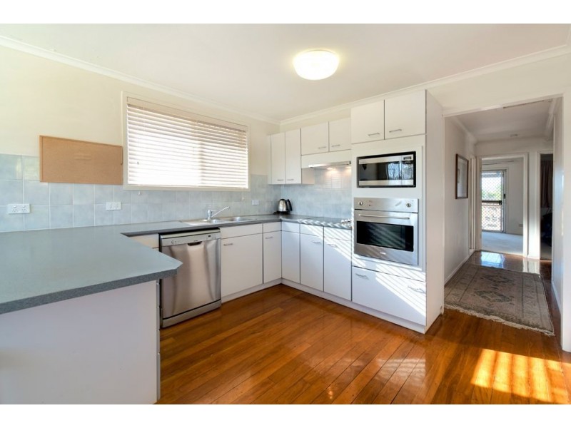 35 Kalimna Drive, Broadbeach Waters QLD 4218