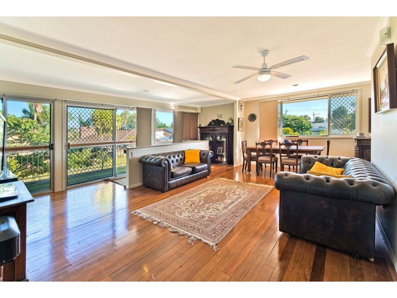 35 Kalimna Drive, Broadbeach Waters QLD 4218