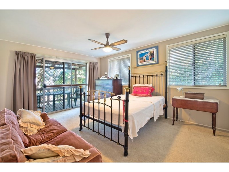 35 Kalimna Drive, Broadbeach Waters QLD 4218