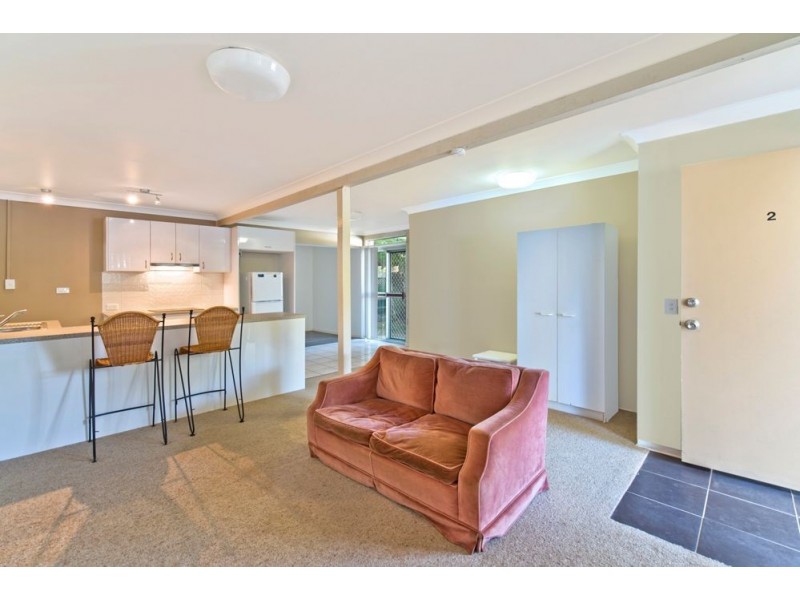 35 Kalimna Drive, Broadbeach Waters QLD 4218