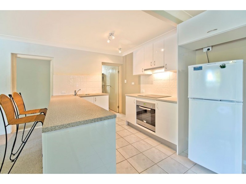 35 Kalimna Drive, Broadbeach Waters QLD 4218