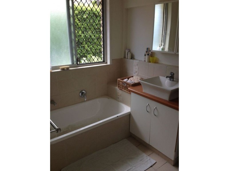 7 Wayfarer Avenue, Mermaid Waters QLD 4218