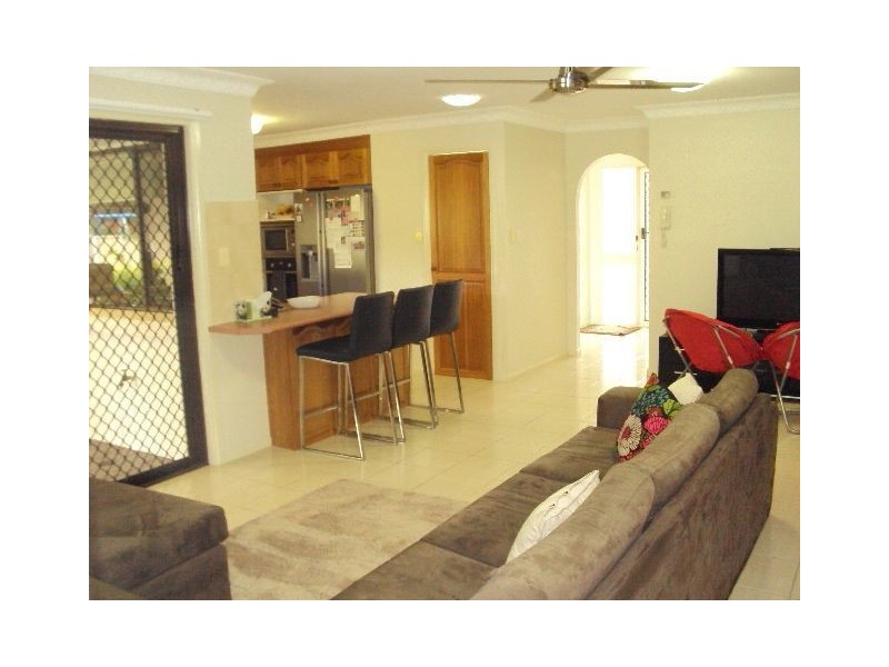 4 Haslewood Court, Mermaid Waters QLD 4218