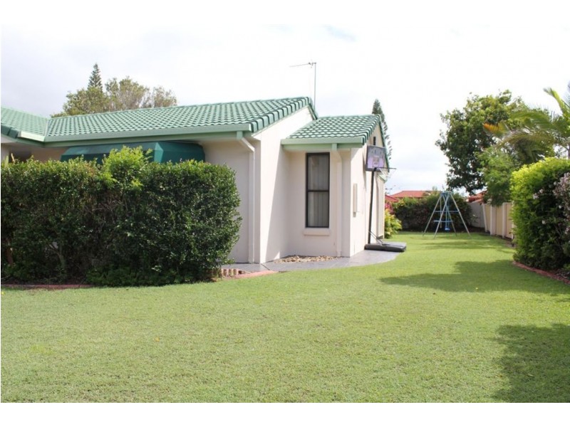 4 Haslewood Court, Mermaid Waters QLD 4218