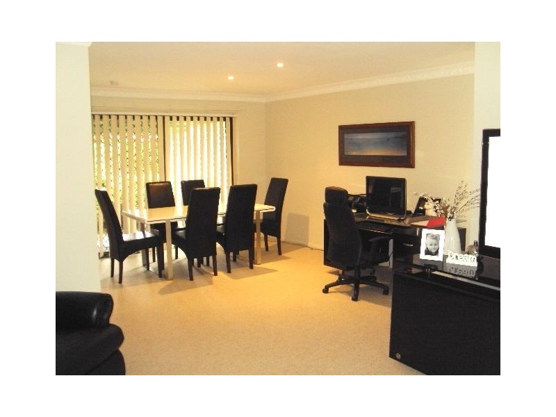 4 Haslewood Court, Mermaid Waters QLD 4218