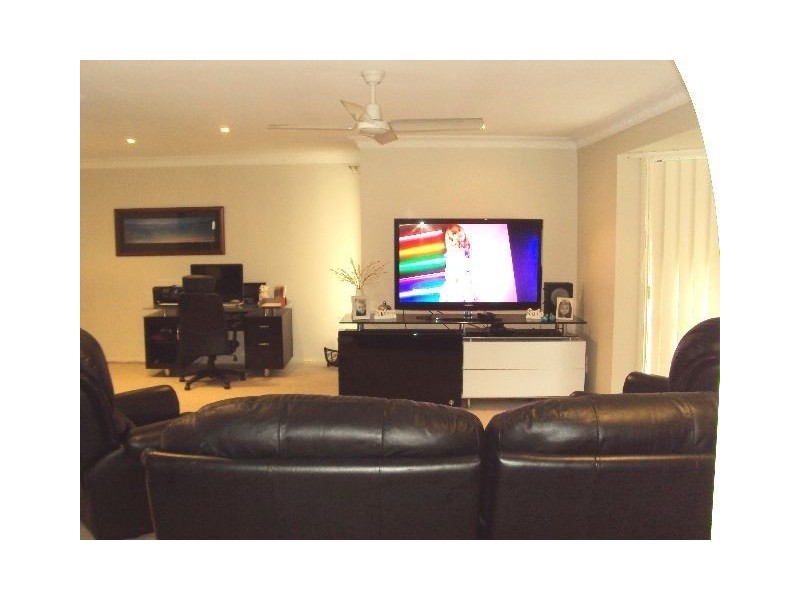 4 Haslewood Court, Mermaid Waters QLD 4218