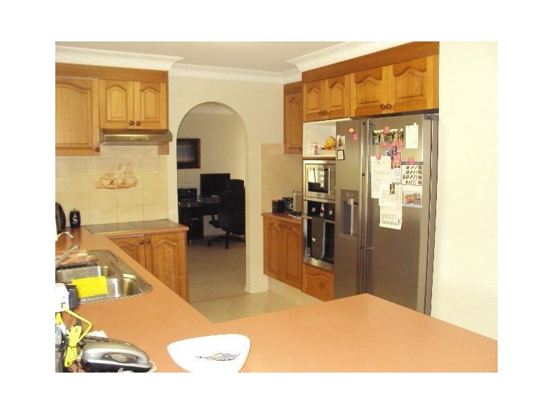 4 Haslewood Court, Mermaid Waters QLD 4218