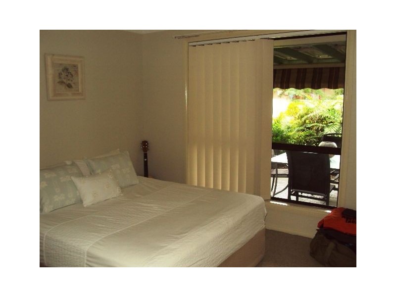 4 Haslewood Court, Mermaid Waters QLD 4218