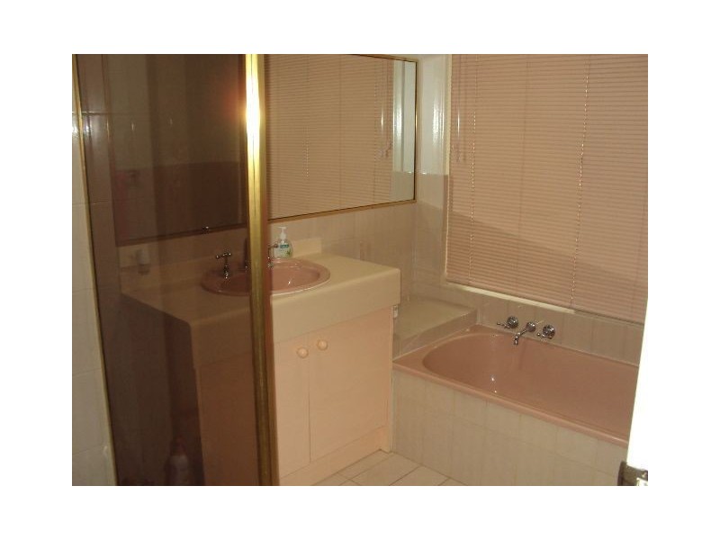 4 Haslewood Court, Mermaid Waters QLD 4218