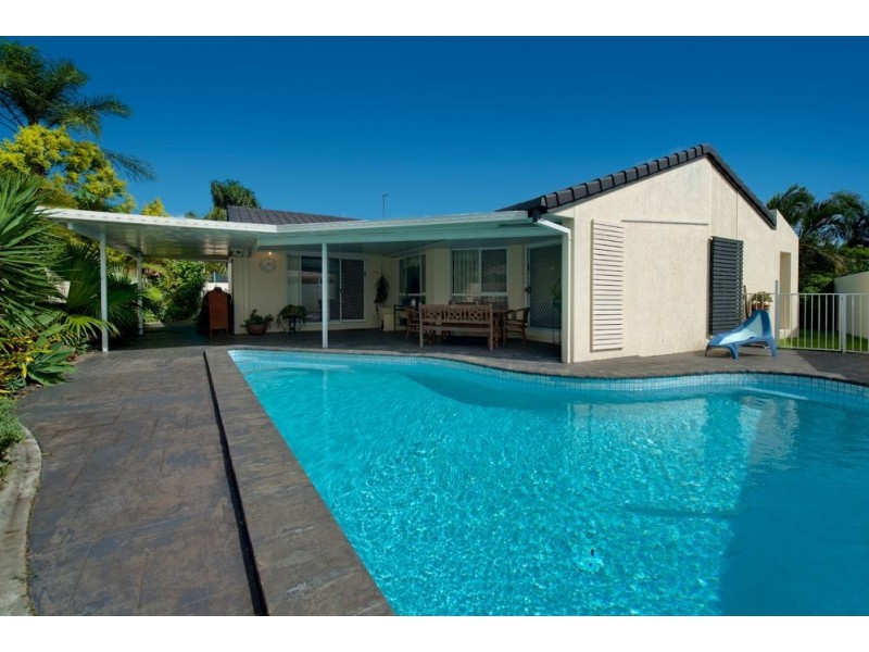 42 Cayman Drive, Clear Island Waters QLD 4226