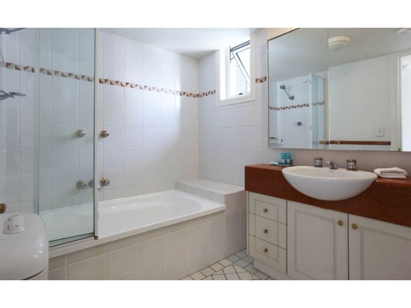 2514/24 Queensland Avenue, Broadbeach QLD 4218