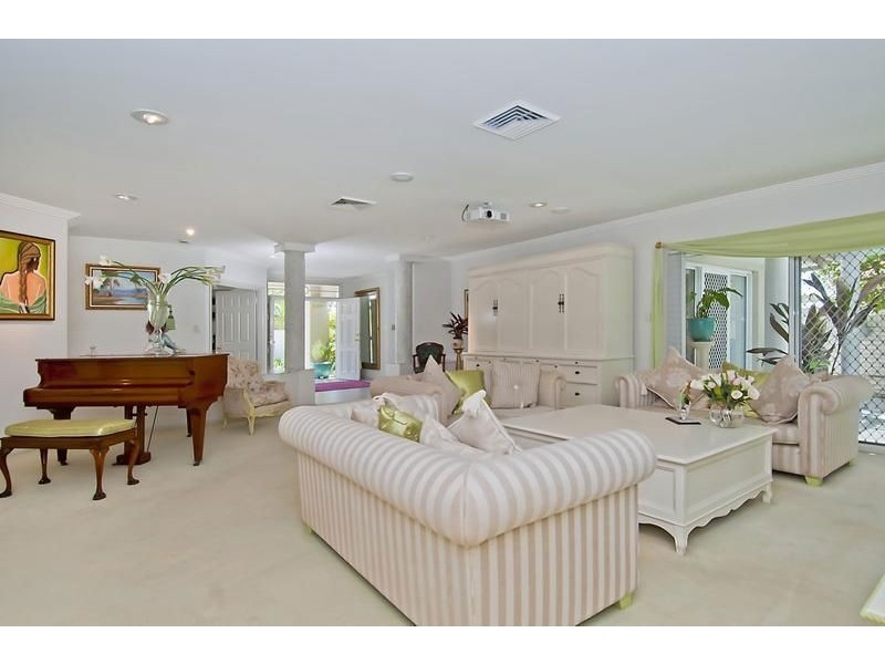 2 Moomba Court, Sorrento QLD 4217