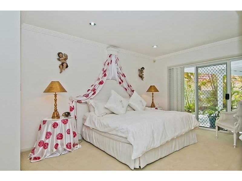 2 Moomba Court, Sorrento QLD 4217