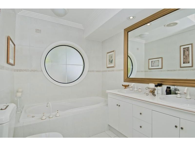 2 Moomba Court, Sorrento QLD 4217