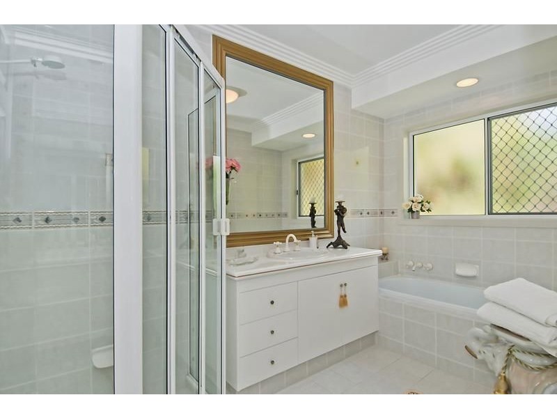 2 Moomba Court, Sorrento QLD 4217