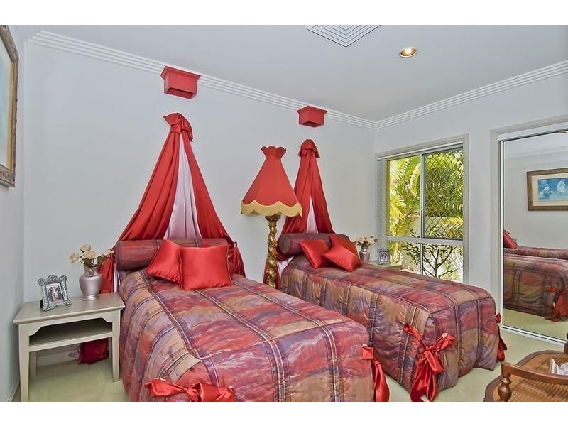 2 Moomba Court, Sorrento QLD 4217