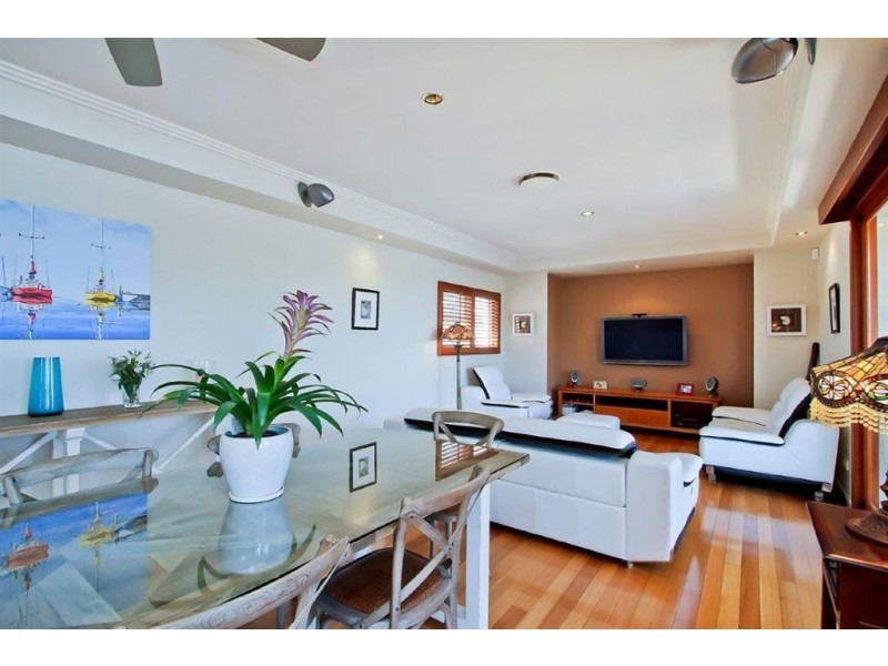 1 De Haviland Avenue, Benowa QLD 4217