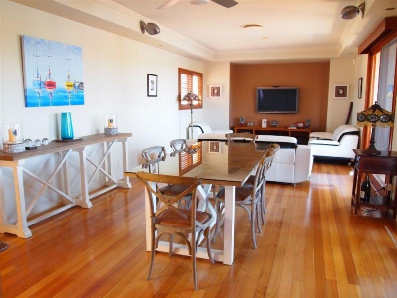 1 De Haviland Avenue, Benowa QLD 4217
