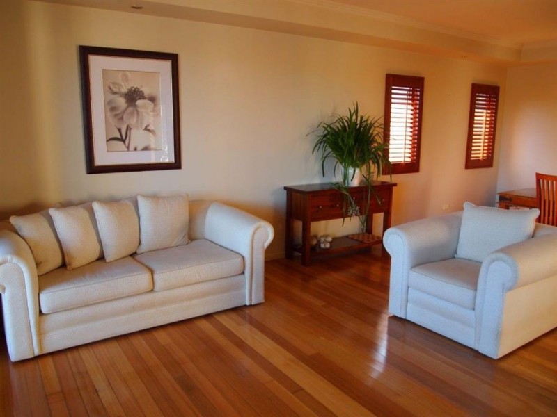 1 De Haviland Avenue, Benowa QLD 4217